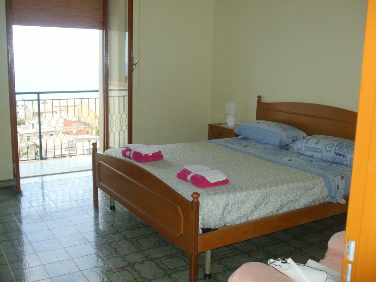 Villa Spaia Brancaleone Marina Eksteriør billede