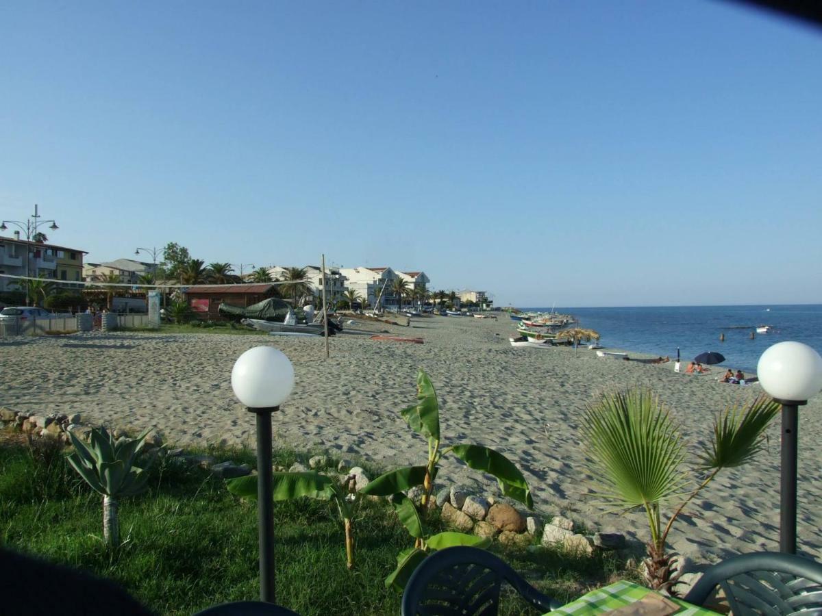 Villa Spaia Brancaleone Marina Eksteriør billede